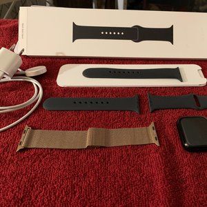 Apple Watch 5 -GPS, 44m Space Gray Aluminum